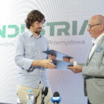 27.06.2022. Kielce. Ogłoszenie nowego sponsora tytularnego dla kieleckich piłkarzy ręcznych. Na zdjęciu (od lewej): Szczepan Ruman - prezes zarządu ŚKSM, Marian Urban - prezes Łomży Industrii Kielce / Fot. Wiktor Taszłow - Radio Kielce