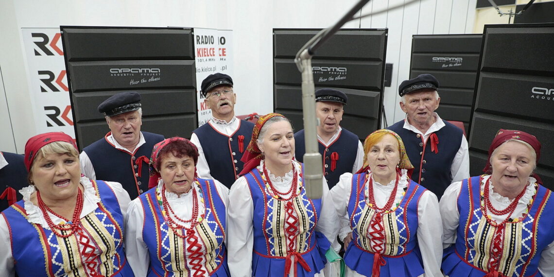 08.06.2022.  Studio Gram. Zespół Pieśni i Tańca ze Strawczynka / Fot. Wiktor Taszłow / Radio Kielce