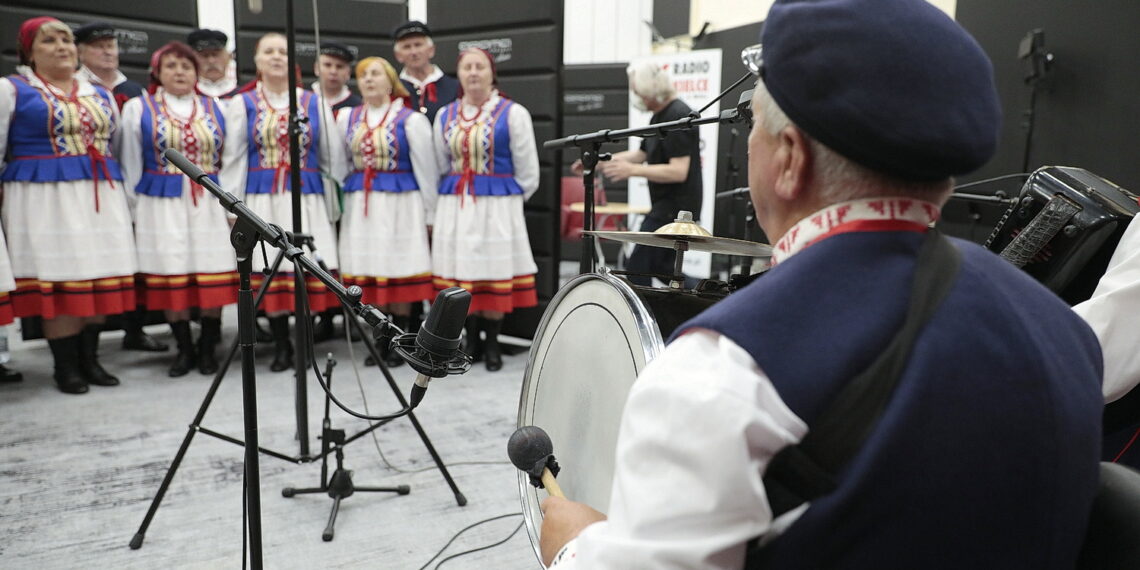 08.06.2022.  Studio Gram. Zespół Pieśni i Tańca ze Strawczynka / Fot. Wiktor Taszłow / Radio Kielce