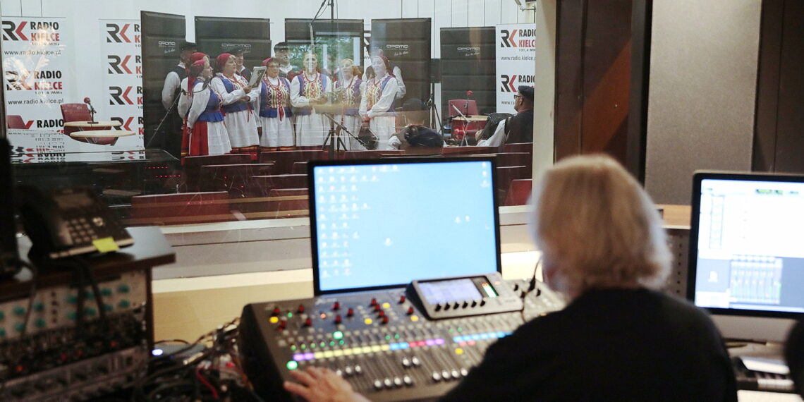 08.06.2022.  Studio Gram. Zespół Pieśni i Tańca ze Strawczynka / Fot. Wiktor Taszłow / Radio Kielce