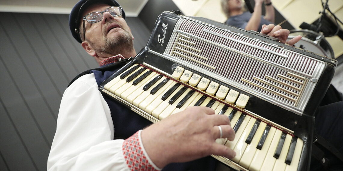 08.06.2022.  Studio Gram. Zespół Pieśni i Tańca ze Strawczynka / Fot. Wiktor Taszłow / Radio Kielce