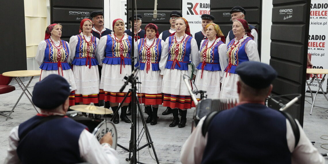 08.06.2022.  Studio Gram. Zespół Pieśni i Tańca ze Strawczynka / Fot. Wiktor Taszłow / Radio Kielce