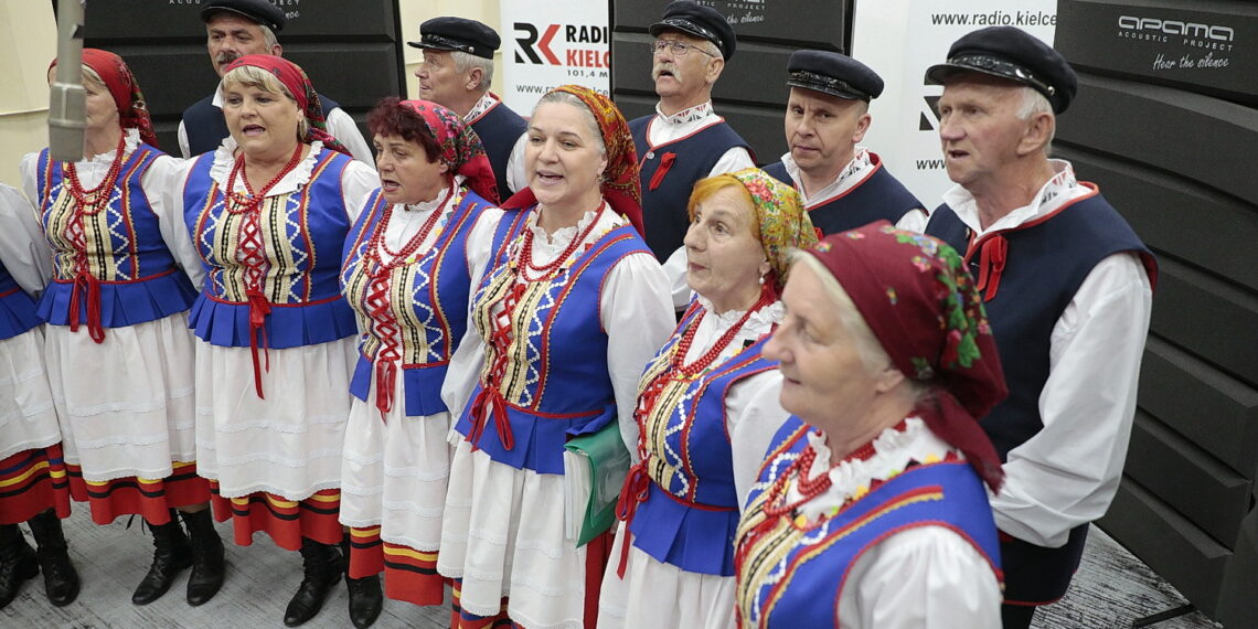 08.06.2022.  Studio Gram. Zespół Pieśni i Tańca ze Strawczynka / Fot. Wiktor Taszłow / Radio Kielce