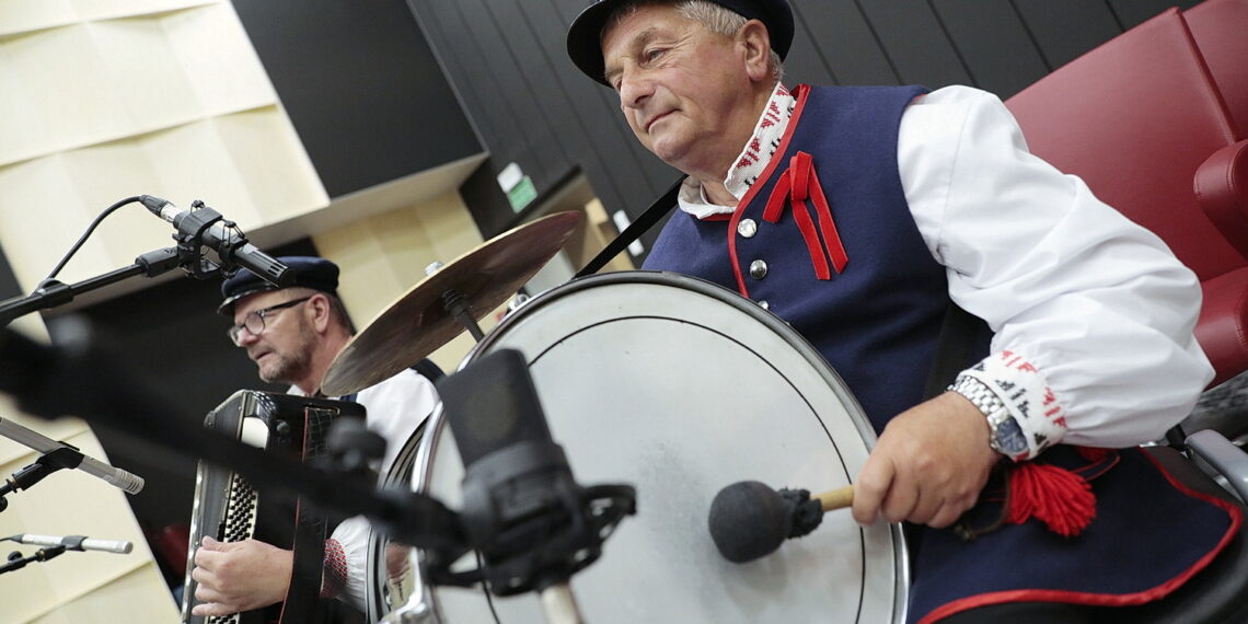 08.06.2022.  Studio Gram. Zespół Pieśni i Tańca ze Strawczynka / Fot. Wiktor Taszłow / Radio Kielce