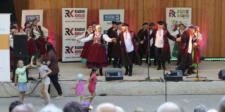 „Jawor u źródeł kultury. Zaproszenie” świetną okazją do zabawy - Radio Kielce