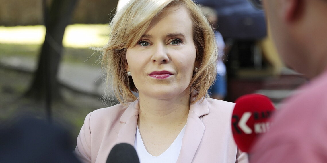 18.06.2022. Kielce. Pierwszy Międzypokoleniowy Patriotyczny Marszobieg po Zdrowie. Na zdjęciu: Anna Krupka - wiceminister sportu i turystyki / Fot. Wiktor Taszłow - Radio Kielce