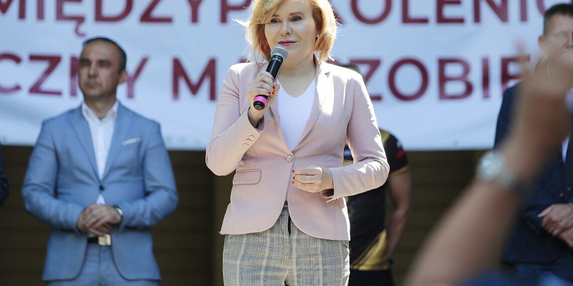 18.06.2022. Kielce. Pierwszy Międzypokoleniowy Patriotyczny Marszobieg po Zdrowie. Na zdjęciu: Anna Krupka - wiceminister sportu i turystyki / Fot. Wiktor Taszłow - Radio Kielce