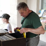 Kielce. Giełda płyt winylowych / Fot. Wiktor Taszłow - Radio Kielce