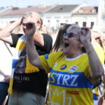 18.06.2022. Kielce. Kielczanie kibicowali Łomży Vive Kielce na Rynku / Fot. Wiktor Taszłow - Radio Kielce