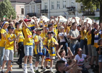 18.06.2022. Kielce. Kielczanie kibicowali Łomży Vive Kielce na Rynku / Fot. Wiktor Taszłow - Radio Kielce