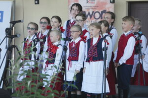 18.06.2022. Skarżysko Kościelne. „Jawor u źródeł kultury. Zaproszenie” / Fot. Wiktor Taszłow – Radio Kielce