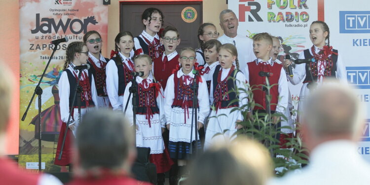 18.06.2022. Skarżysko Kościelne. „Jawor u źródeł kultury. Zaproszenie” / Fot. Wiktor Taszłow – Radio Kielce