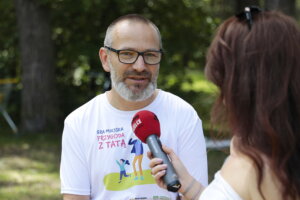 19.06.2022. Kielce. Kielce. Gra miejska „Przygoda z Tatą”. Na zdjęciu: Łukasz Sedek - organizator / Fot. Wiktor Taszłow - Radio Kielce