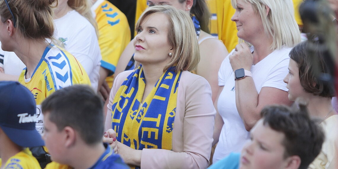 19.06.2022. Kielczanie kibicowali Łomży Vive Kielce w finałowym meczu LM. Na zdjęciu (w środku): Anna Krupka - wiceminister sportu i turystyki