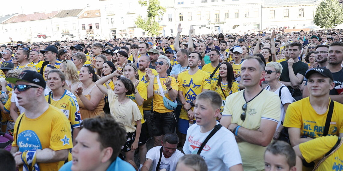 19.06.2022. Kielczanie kibicowali Łomży Vive Kielce w finałowym meczu LM