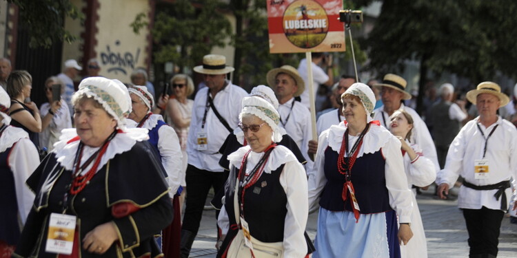 25.06.2022 Kielce. Jawor - u źródeł kultury. Korowód i koncert na Placu Artystów / fot. Jarosław Kubalski - Radio Kielce