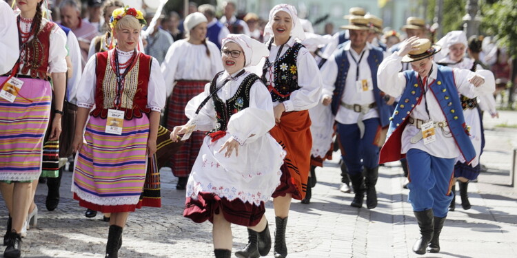 25.06.2022 Kielce. Jawor - u źródeł kultury. Korowód i koncert na Placu Artystów / fot. Jarosław Kubalski - Radio Kielce