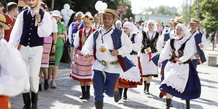 25.06.2022 Kielce. Jawor - u źródeł kultury. Korowód i koncert na Placu Artystów / fot. Jarosław Kubalski - Radio Kielce