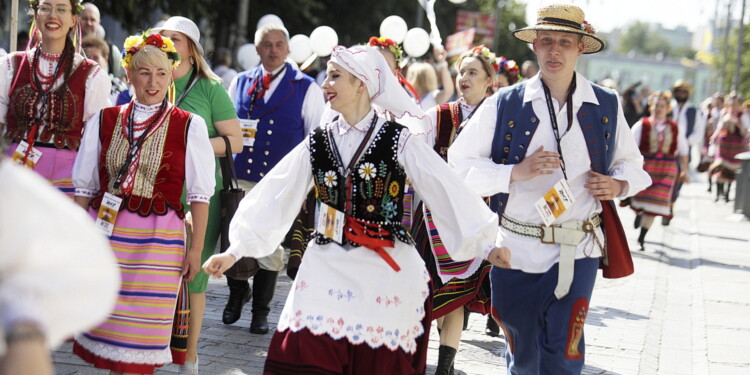 25.06.2022 Kielce. Jawor - u źródeł kultury. Korowód i koncert na Placu Artystów / fot. Jarosław Kubalski - Radio Kielce