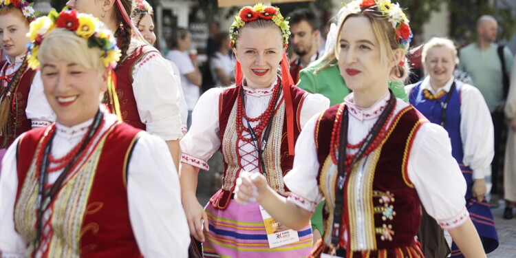 25.06.2022 Kielce. Jawor - u źródeł kultury. Korowód i koncert na Placu Artystów / fot. Jarosław Kubalski - Radio Kielce