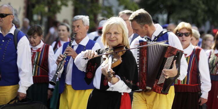 25.06.2022 Kielce. Jawor - u źródeł kultury. Korowód i koncert na Placu Artystów / fot. Jarosław Kubalski - Radio Kielce