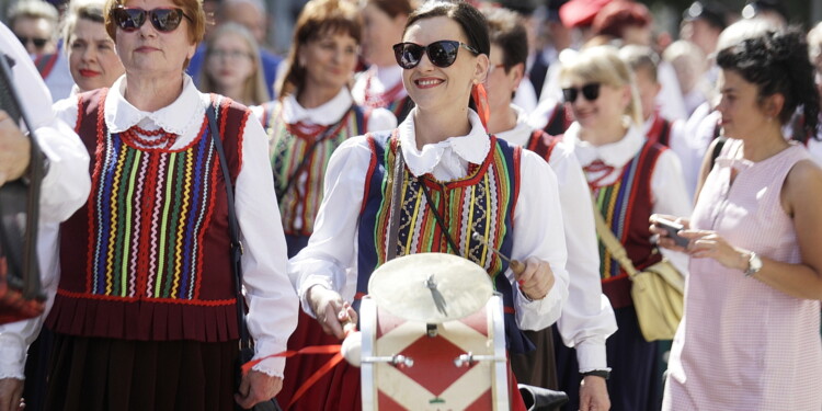 25.06.2022 Kielce. Jawor - u źródeł kultury. Korowód i koncert na Placu Artystów / fot. Jarosław Kubalski - Radio Kielce