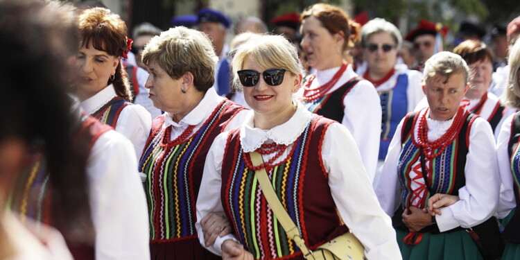 25.06.2022 Kielce. Jawor - u źródeł kultury. Korowód i koncert na Placu Artystów / fot. Jarosław Kubalski - Radio Kielce