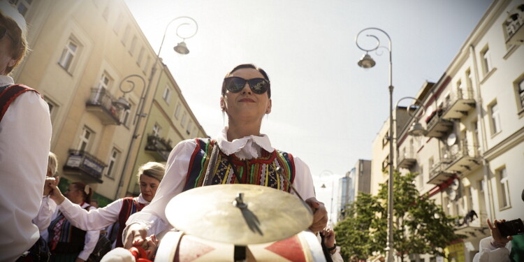 25.06.2022 Kielce. Jawor - u źródeł kultury. Korowód i koncert na Placu Artystów / fot. Jarosław Kubalski - Radio Kielce