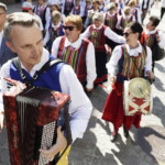 25.06.2022 Kielce. Jawor - u źródeł kultury. Korowód i koncert na Placu Artystów / fot. Jarosław Kubalski - Radio Kielce