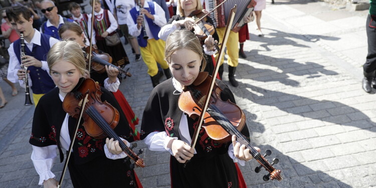 25.06.2022 Kielce. Jawor - u źródeł kultury. Korowód i koncert na Placu Artystów / fot. Jarosław Kubalski - Radio Kielce