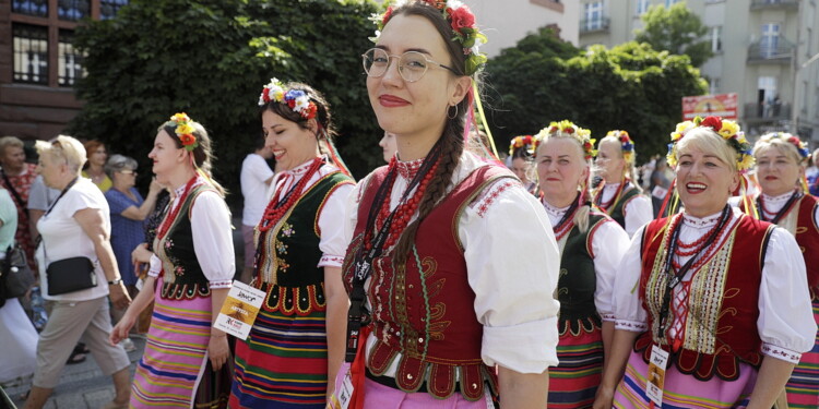 25.06.2022 Kielce. Jawor - u źródeł kultury. Korowód i koncert na Placu Artystów / fot. Jarosław Kubalski - Radio Kielce