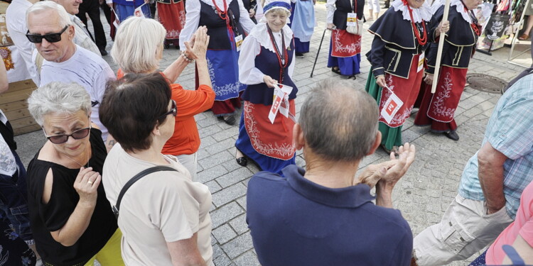 25.06.2022 Kielce. Jawor - u źródeł kultury. Korowód i koncert na Placu Artystów / fot. Jarosław Kubalski - Radio Kielce