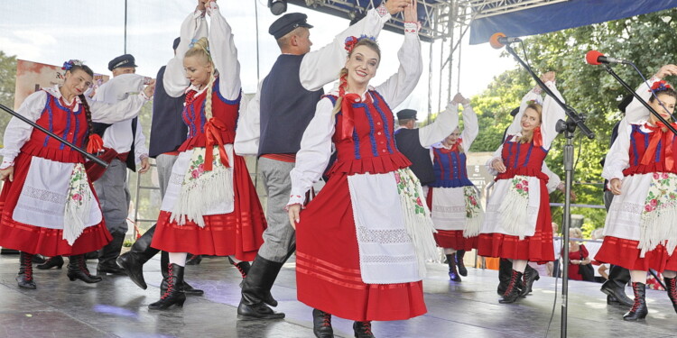 25.06.2022 Kielce. Jawor - u źródeł kultury. Korowód i koncert na Placu Artystów / fot. Jarosław Kubalski - Radio Kielce