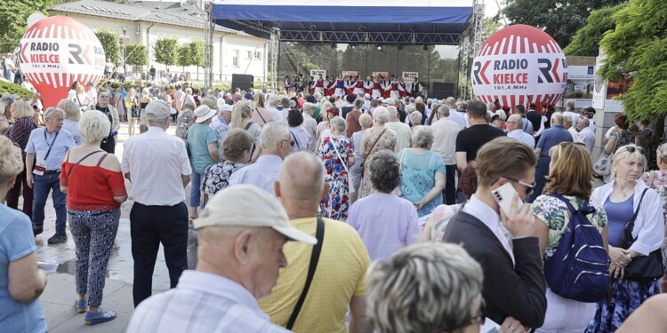 25.06.2022 Kielce. Jawor - u źródeł kultury. Korowód i koncert na Placu Artystów / fot. Jarosław Kubalski - Radio Kielce