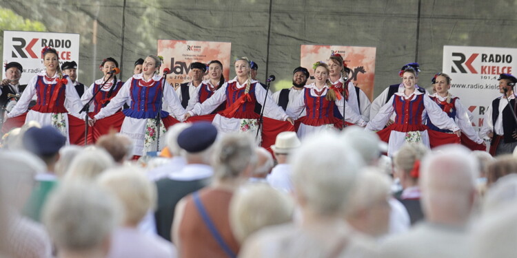 25.06.2022 Kielce. Jawor - u źródeł kultury. Korowód i koncert na Placu Artystów / fot. Jarosław Kubalski - Radio Kielce