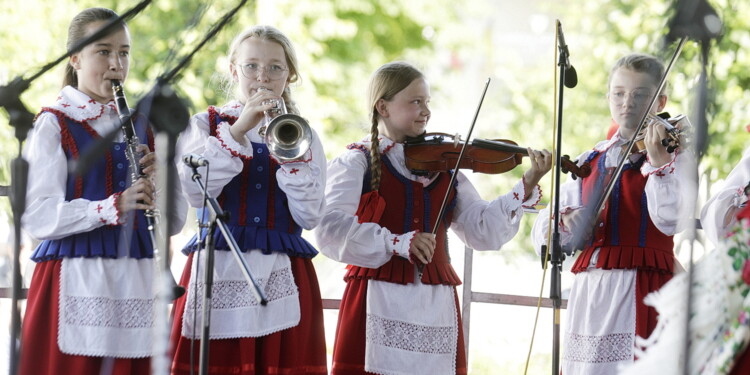 25.06.2022 Kielce. Jawor - u źródeł kultury. Korowód i koncert na Placu Artystów / fot. Jarosław Kubalski - Radio Kielce