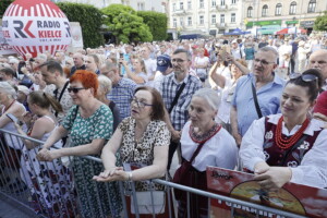 25.06.2022 Kielce. Jawor - u źródeł kultury. Korowód i koncert na Placu Artystów / fot. Jarosław Kubalski - Radio Kielce