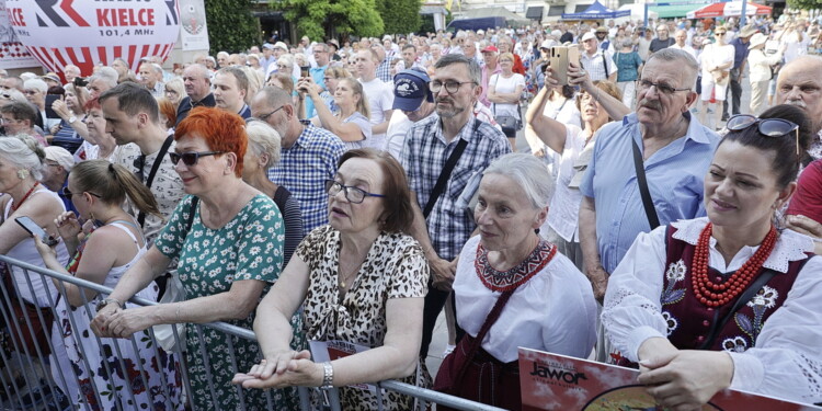 25.06.2022 Kielce. Jawor - u źródeł kultury. Korowód i koncert na Placu Artystów / fot. Jarosław Kubalski - Radio Kielce