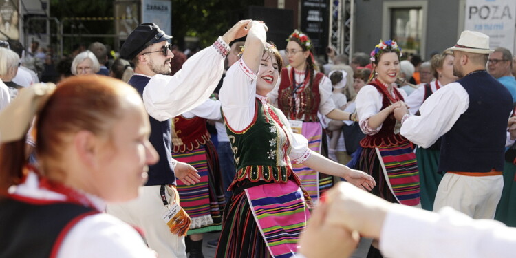 25.06.2022 Kielce. Jawor - u źródeł kultury. Korowód i koncert na Placu Artystów / fot. Jarosław Kubalski - Radio Kielce