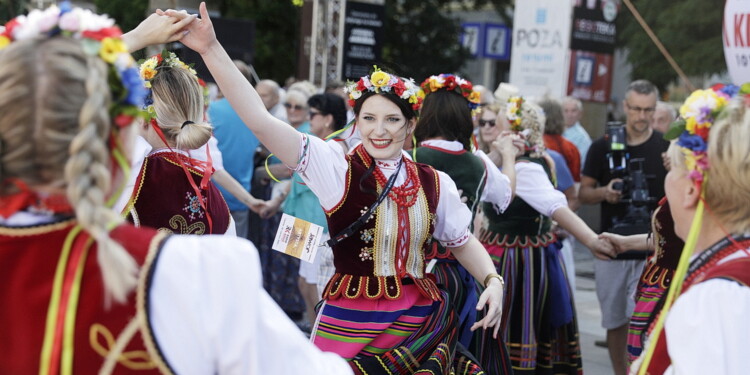 25.06.2022 Kielce. Jawor - u źródeł kultury. Korowód i koncert na Placu Artystów / fot. Jarosław Kubalski - Radio Kielce