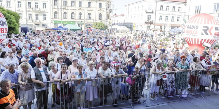 25.06.2022 Kielce. Jawor - u źródeł kultury. Korowód i koncert na Placu Artystów / fot. Jarosław Kubalski - Radio Kielce