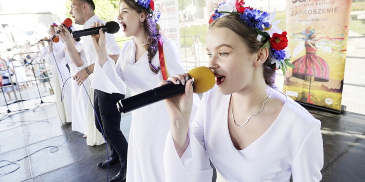 25.06.2022 Kielce. Jawor - u źródeł kultury. Korowód i koncert na Placu Artystów / fot. Jarosław Kubalski - Radio Kielce