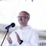 25.06.2022 Kielce. Jawor - u źródeł kultury. Korowód i koncert na Placu Artystów. Na zdjęciu wiceminister spraw zagranicznych Piotr Wawrzyk / Fot. Jarosław Kubalski - Radio Kielce