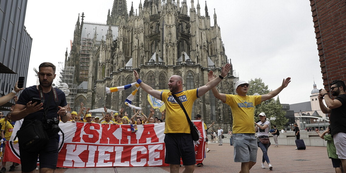 19.06.2022 Kolonia (Niemcy) Final Four Ligi Mistrzów. Przemarsz kibiców / Fot. Jarosław Kubalski - Radio Kielce