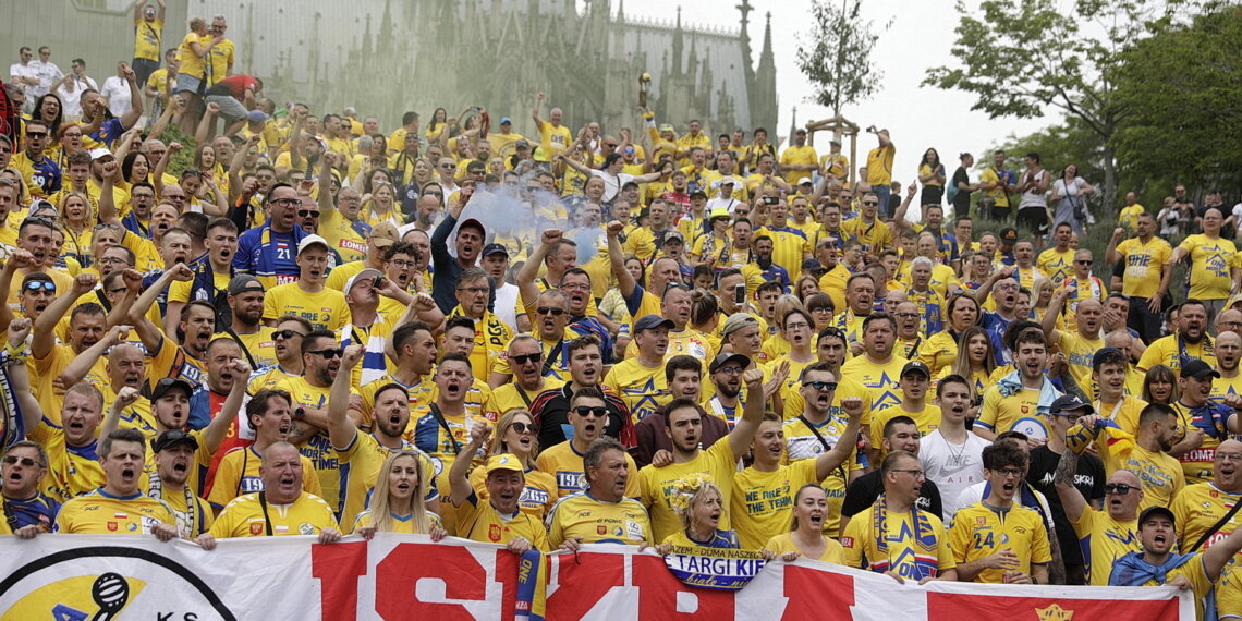 19.06.2022 Kolonia (Niemcy) Final Four Ligi Mistrzów. Przemarsz kibiców / Fot. Jarosław Kubalski - Radio Kielce