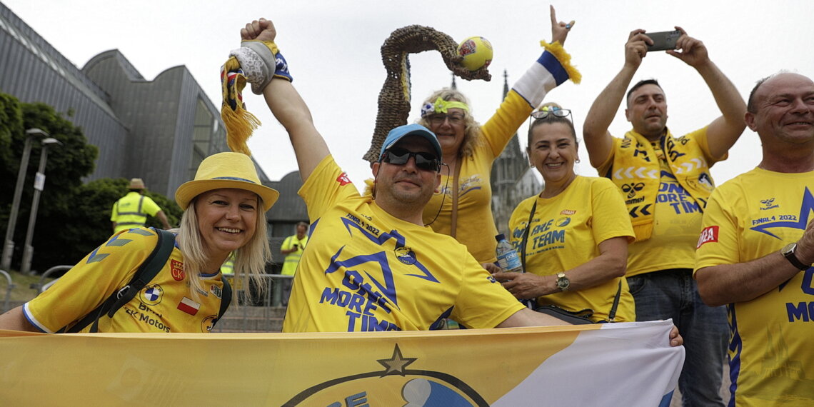 19.06.2022 Kolonia (Niemcy) Final Four Ligi Mistrzów. Przemarsz kibiców / Fot. Jarosław Kubalski - Radio Kielce