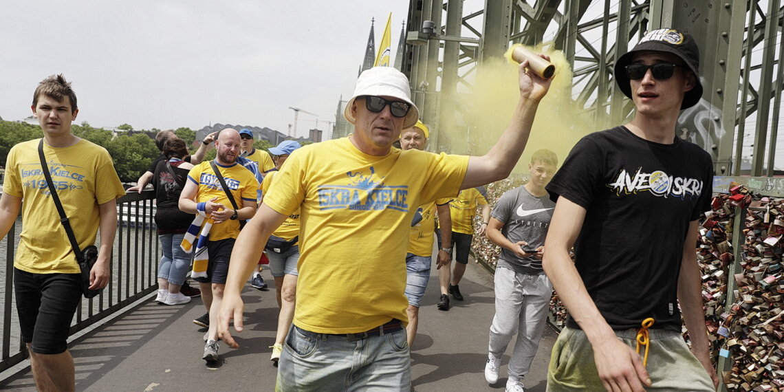 19.06.2022 Kolonia (Niemcy) Final Four Ligi Mistrzów. Przemarsz kibiców / Fot. Jarosław Kubalski - Radio Kielce