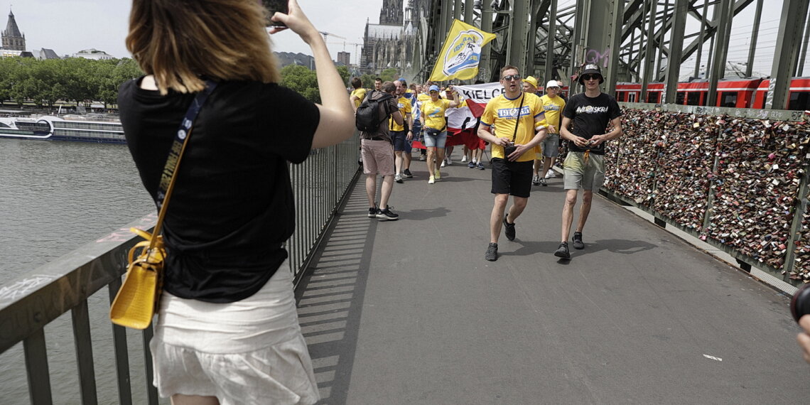 19.06.2022 Kolonia (Niemcy) Final Four Ligi Mistrzów. Przemarsz kibiców / Fot. Jarosław Kubalski - Radio Kielce