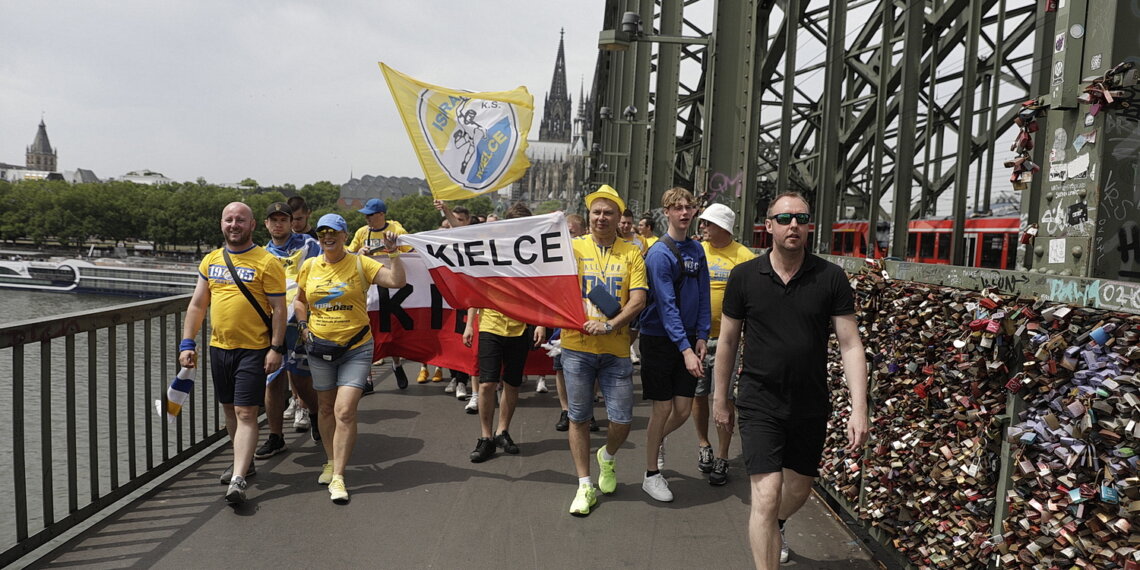 19.06.2022 Kolonia (Niemcy) Final Four Ligi Mistrzów. Przemarsz kibiców / Fot. Jarosław Kubalski - Radio Kielce