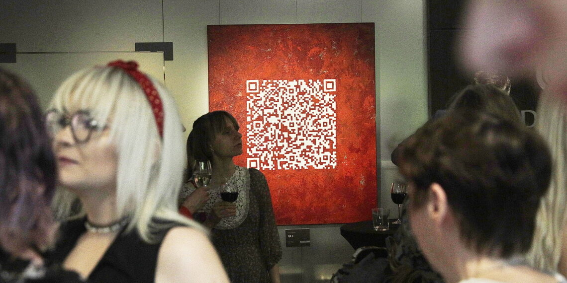 03.06.2022 Kielce. Salon Goldenmark. Wystawa Rafała Urbańskiego "Defragmentacja II"